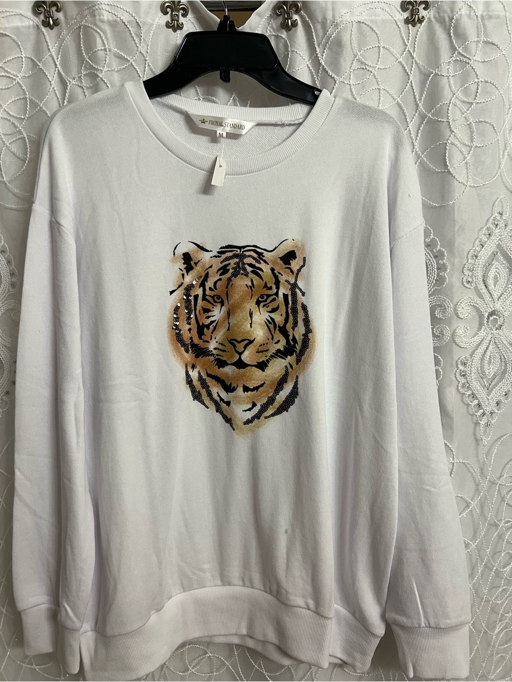 White Ladies Oversized Sweatshirt with Tiger Graphic
